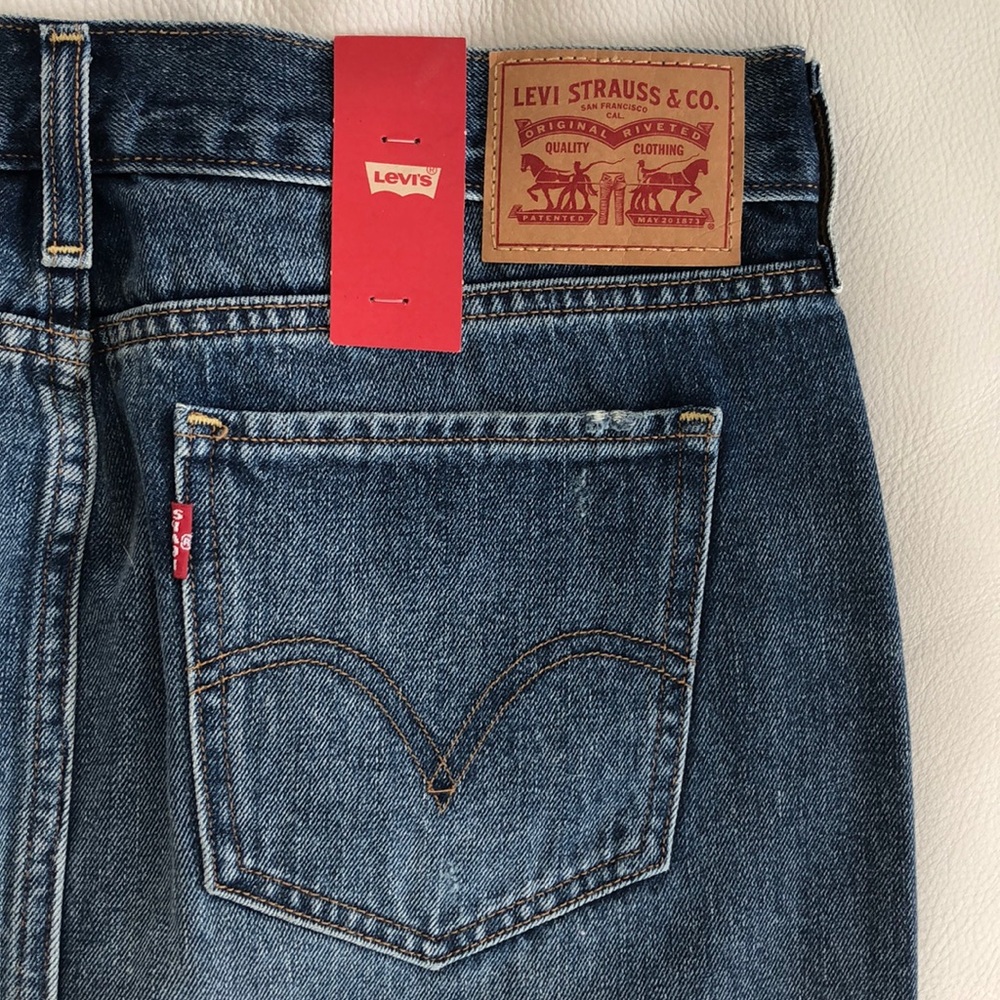 SALE NWT Levi’s Mid Rise Raw Hem Denim Skirt - Picture 7 of 8